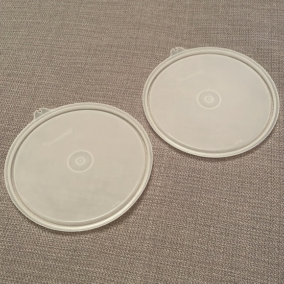 Tupperware Set of 2 C Lids - Picture 5 of 5